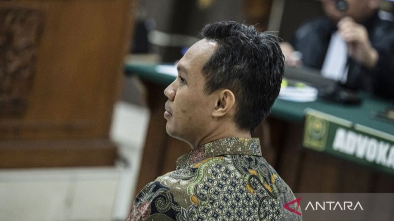 Inactive Cilacap Regent Faces Seven-Year Prison Sentence as Prosecutors Reveal IDR 568 Million Eid Bonus Scandal