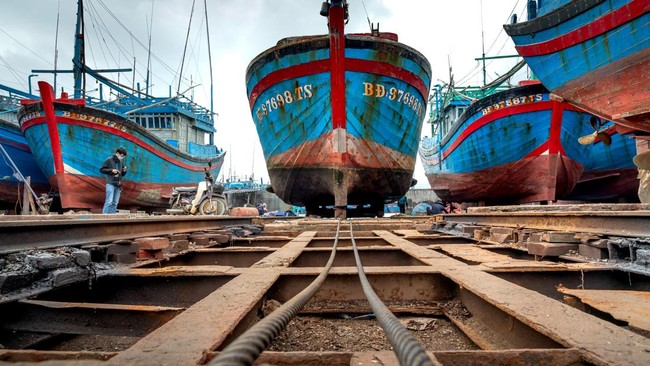 Indonesian Shipyard Industry Struggles: Weakening Rupiah and High Bank Interest Rates