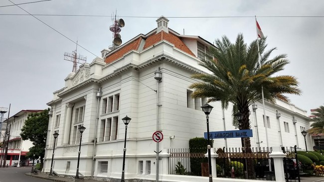 Entrepreneurs in Jakarta Rob Bank of Rp157 Billion