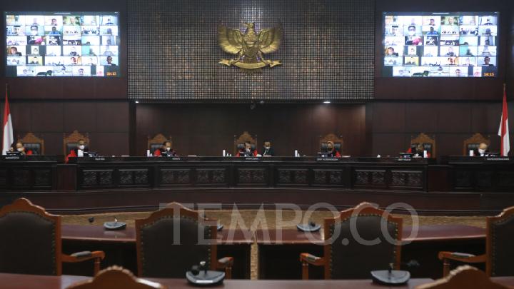 The Prabowo Coalition's Maneuver to Change Election Thresholds