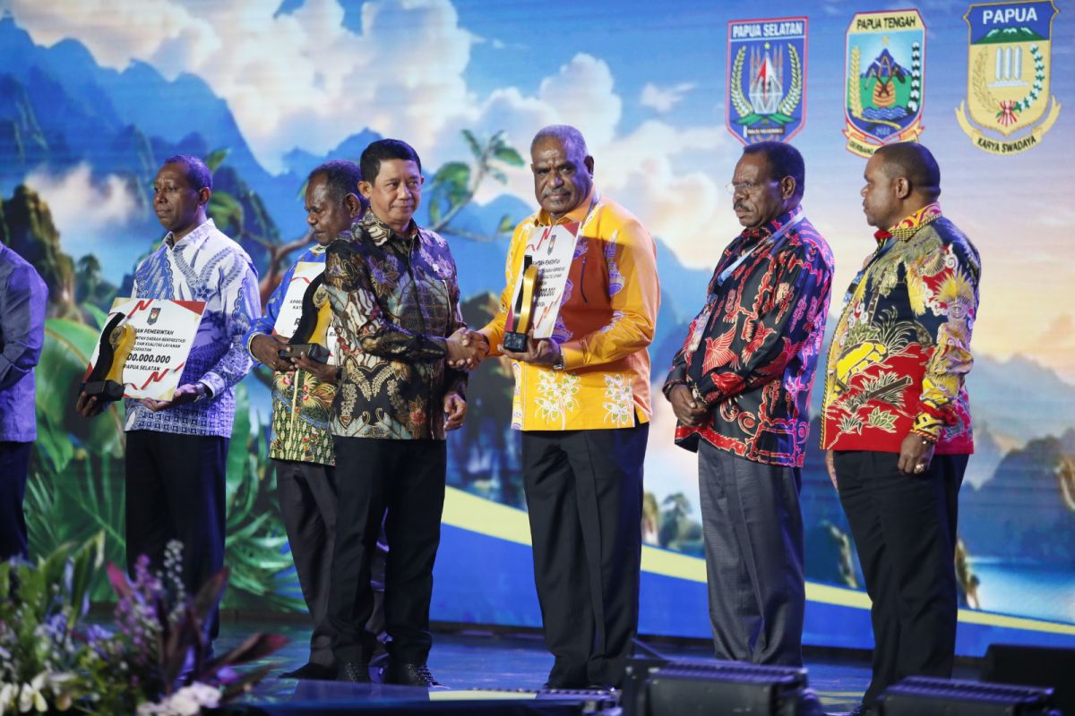 Jayapura City Government Receives Top Award for Healthcare Services