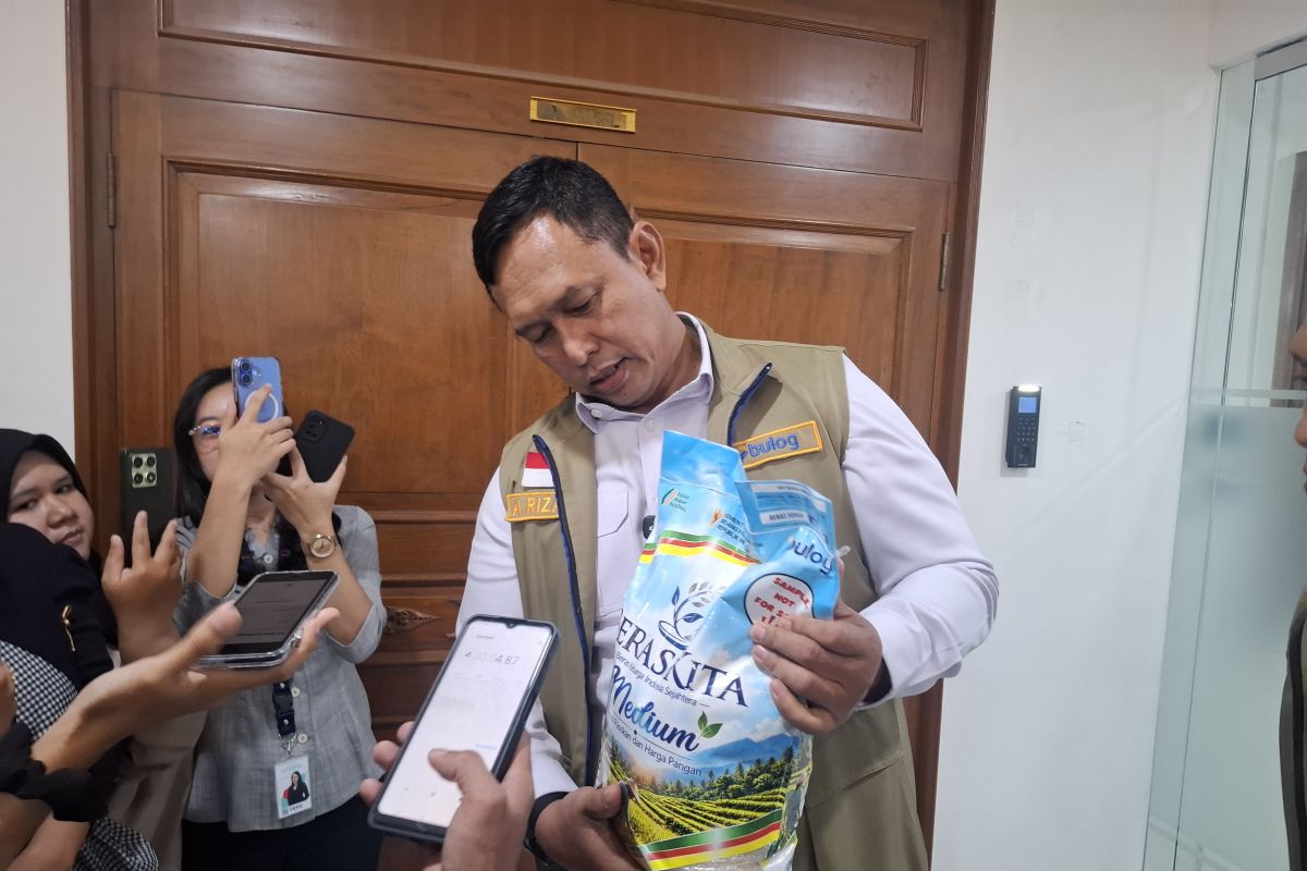 Bulog implements rice stock mixing formula to maintain SPHP rice quality