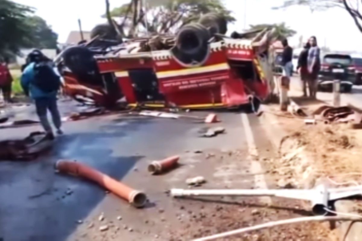 Firefighters killed after vehicle overturns en route to forest fire