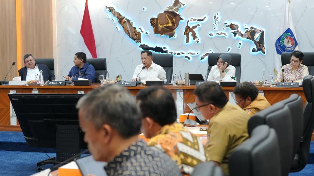 Minister of Home Affairs Discusses Construction of 2,200 Houses in Highland Papua and Tiling Initiative