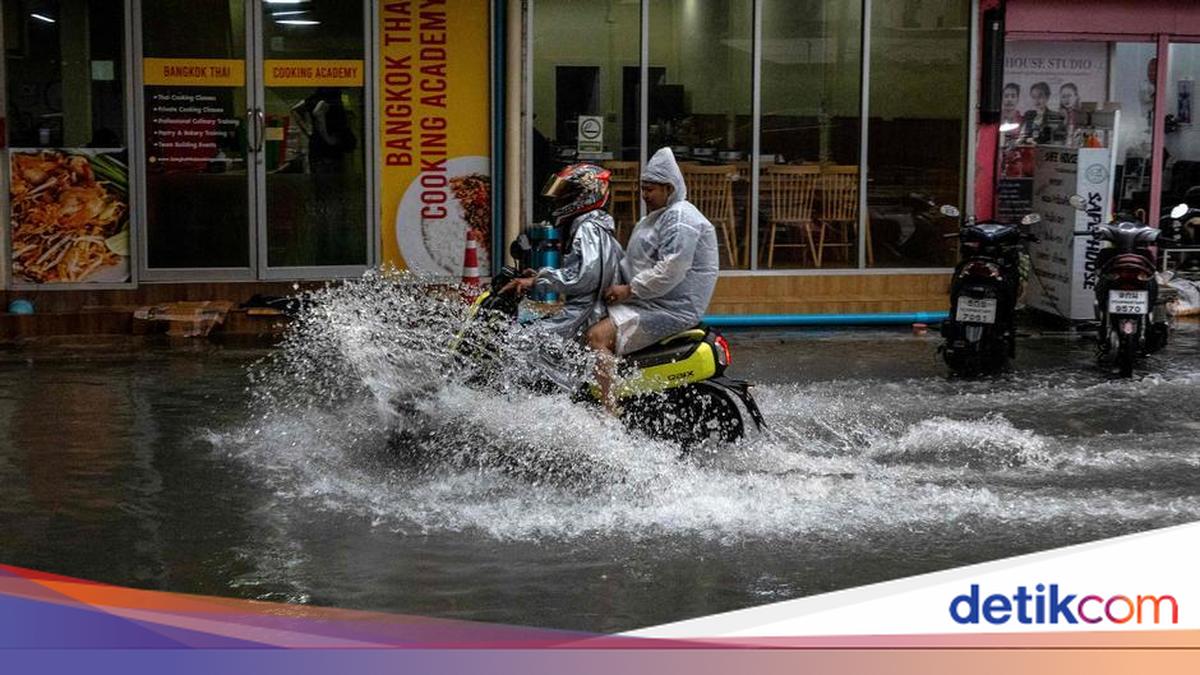 Floods Hit 41 Thai Provinces, Bangkok Worst Affected