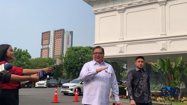 Prabowo Summons Airlangga, Finance Minister, and Rosan to the Palace: What is Happening?
