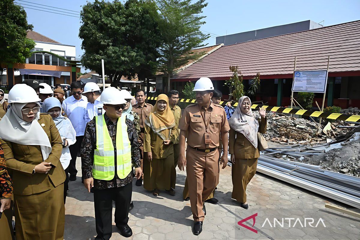 Minister of Primary and Secondary Education Targets Completion of SDN 1 Kedungjaya Revitalisation by December