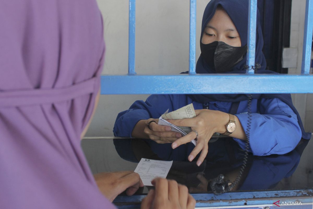 OJK grants national scale permits to two private pawnshop companies this month