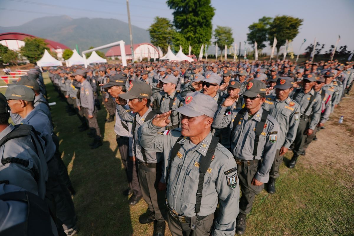 Five Governors Attend Grand Assembly of Thousands of Satlinmas Members in Central Java