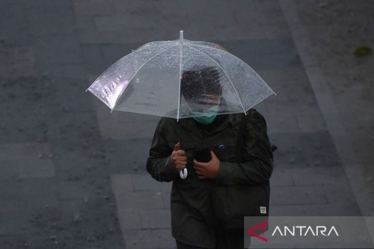 BMKG Forecasts Rain Across Most Major Indonesian Cities on Thursday