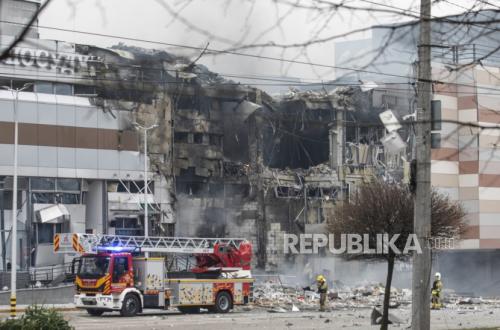 Russia Launches Massive Assault on Kyiv, Targeting Energy Hubs