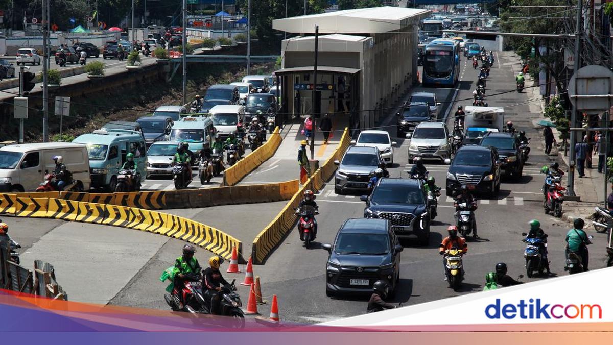Pramono Reviews Odd-Even Traffic Policy on Gajah Mada and Hayam Wuruk Roads
