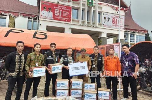 BRI Insurance Distributes CSR Aid to Flash Flood Victims in Solok