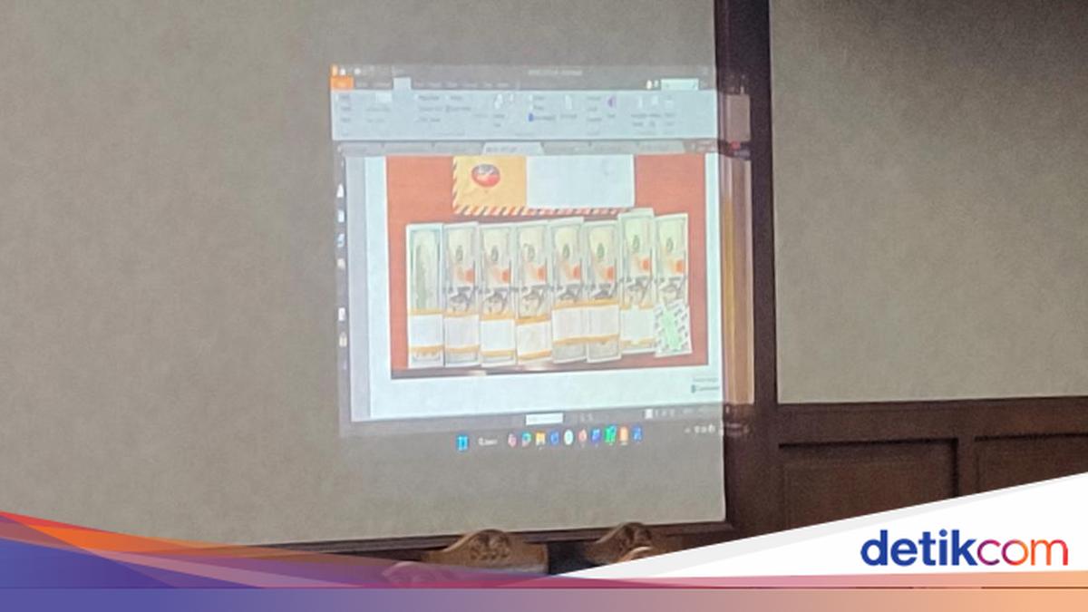 KPK Prosecutors Present Seized USD 110,000 in Hajj Quota Corruption Case