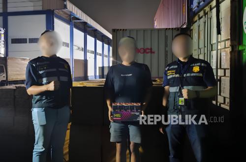 Illegal Cigarettes Worth Rp 2.3 Billion Smuggled via Semarang Toll Road, Crane Truck Intercepted by Officers