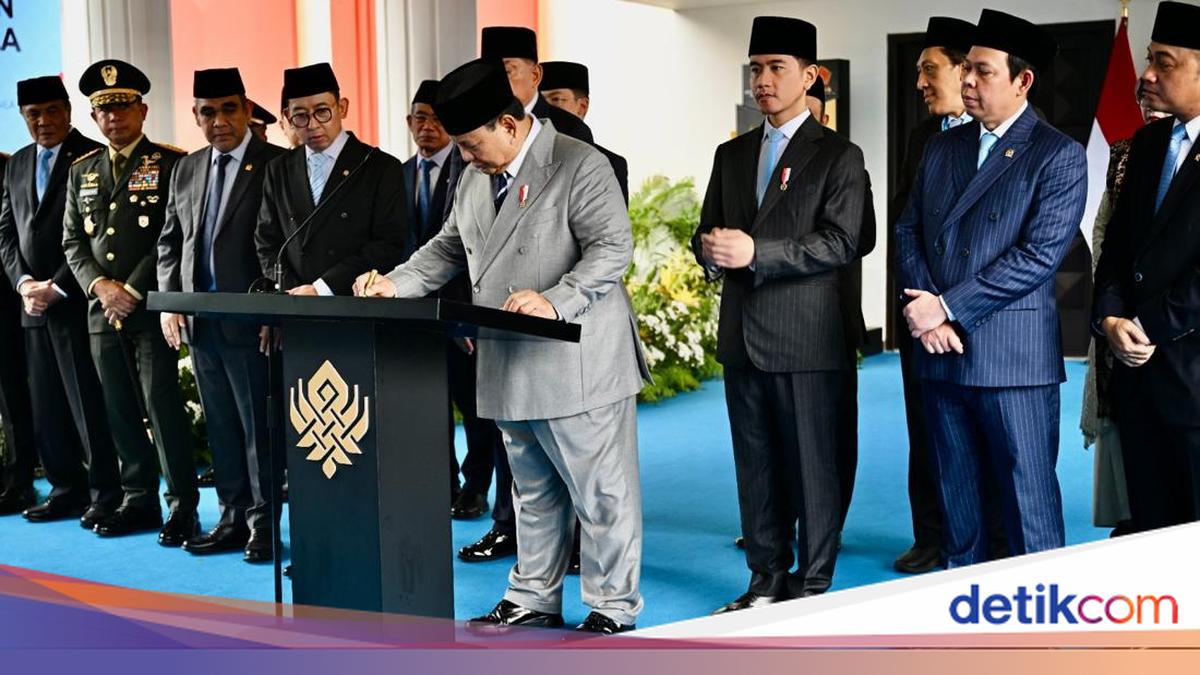 Social Affairs Minister and Deputy Minister Attend Pancasila Sanctity Day Ceremony at Lubang Buaya