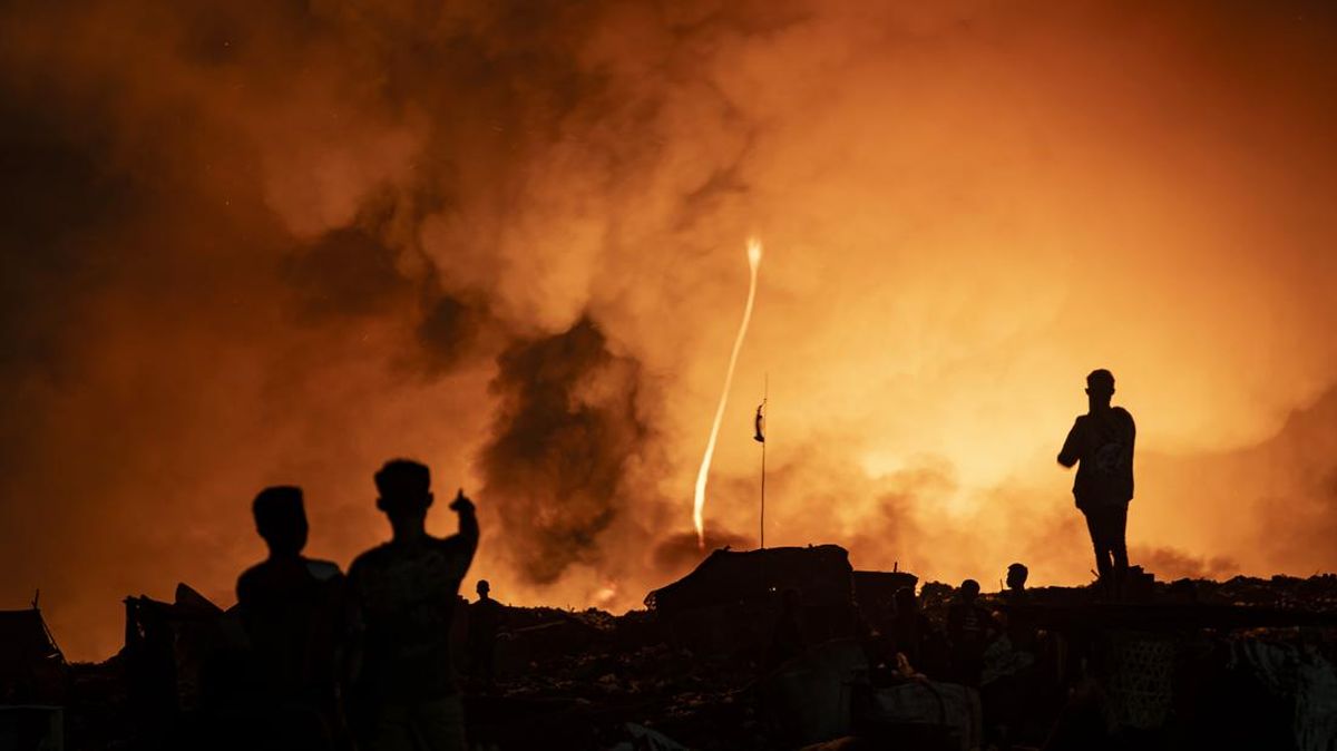 Jatibarang Landfill in Semarang Ablaze, Fire Unextinguished After 24 Hours