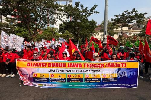 Central Java Labourers Protest Removal of Severance Sanctions and Maternity Leave in Labour Protection Bill