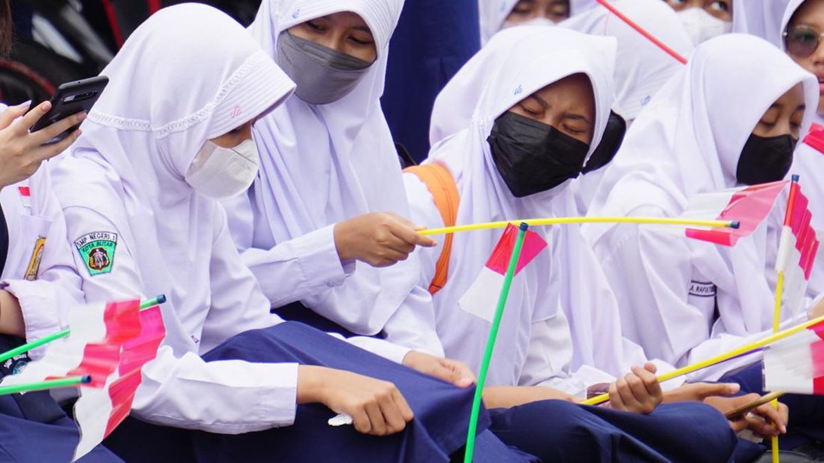 Video of Hijab-Wearing Students in Luwu Singing Christian Hymn Goes Viral