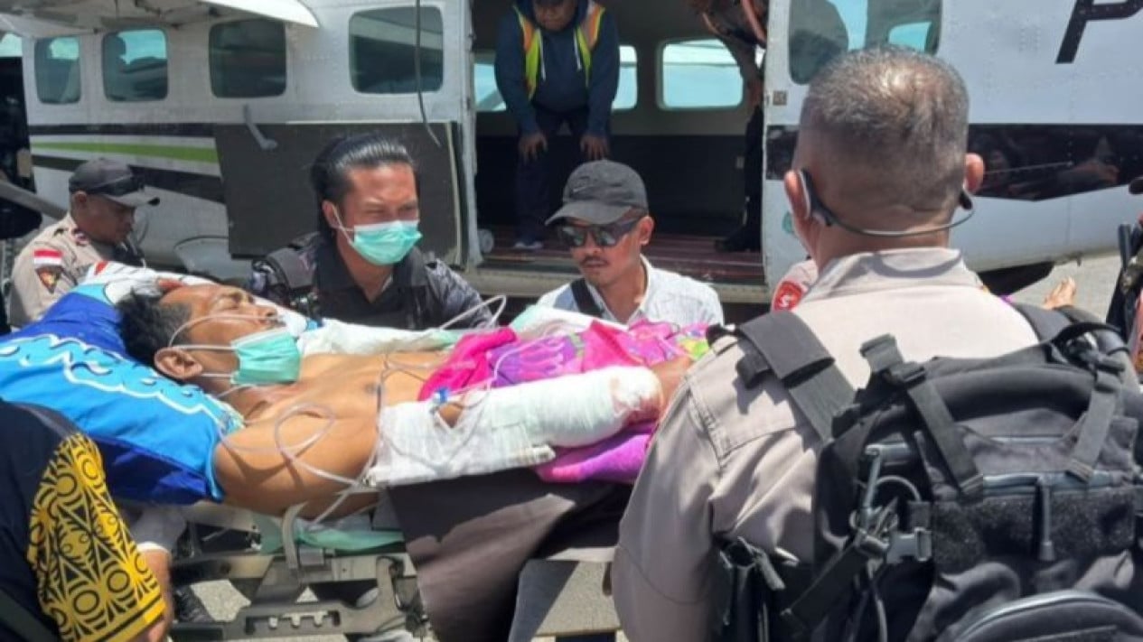 Horrific Attack in Papua: Four Unidentified Individuals Armed with Samurai Swords Ambush Police Officer
