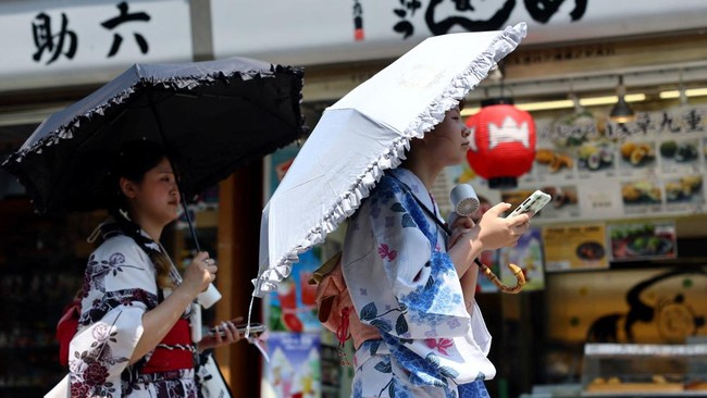Japan Tightens Migrant Rules, Making Permanent Residency Increasingly Difficult