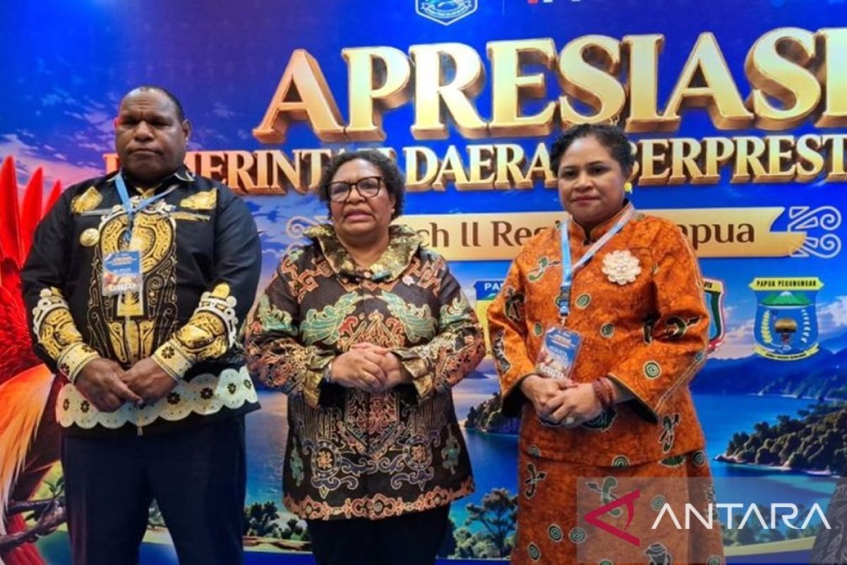 Jayawijaya Regency Receives Awards for Education Services and Waste Management