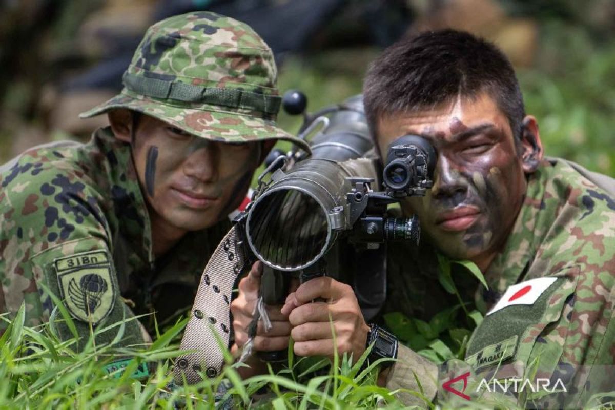 Japan and Philippines Hold First ACSA Joint Exercise