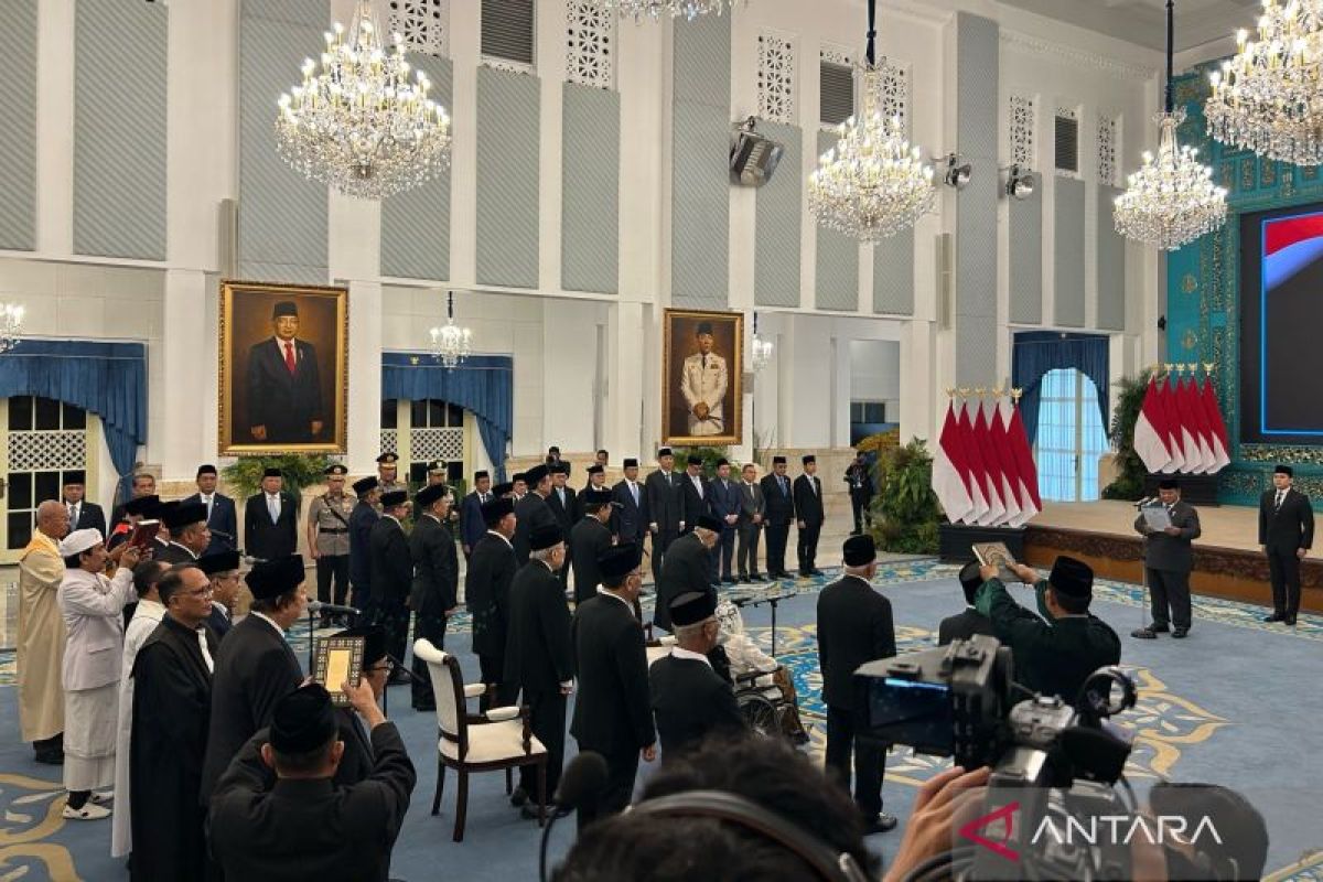 Prabowo Inaugurates Chairman and Members of the Presidential Advisory Council