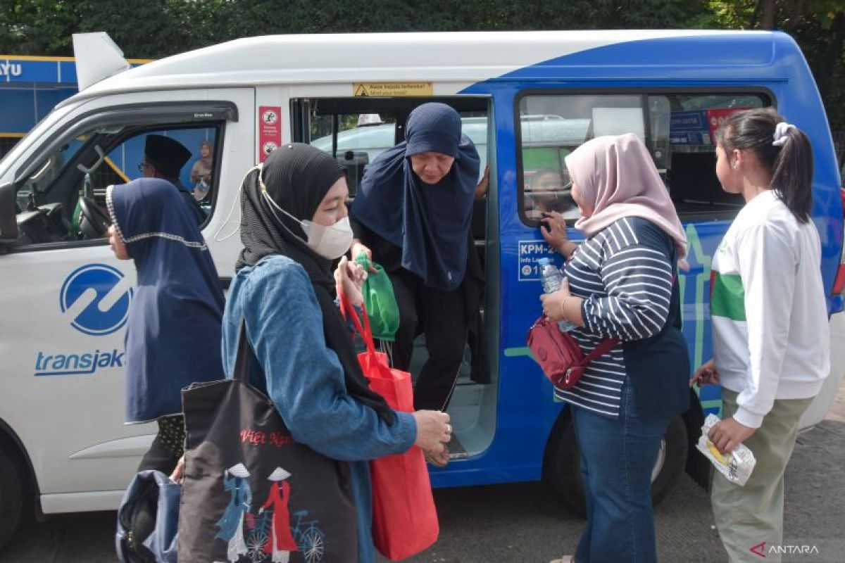 Busking activities prohibited on Transjakarta services