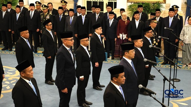 Prabowo Reshuffles Ministers; Two Business Leaders Warn Against Policy Instability