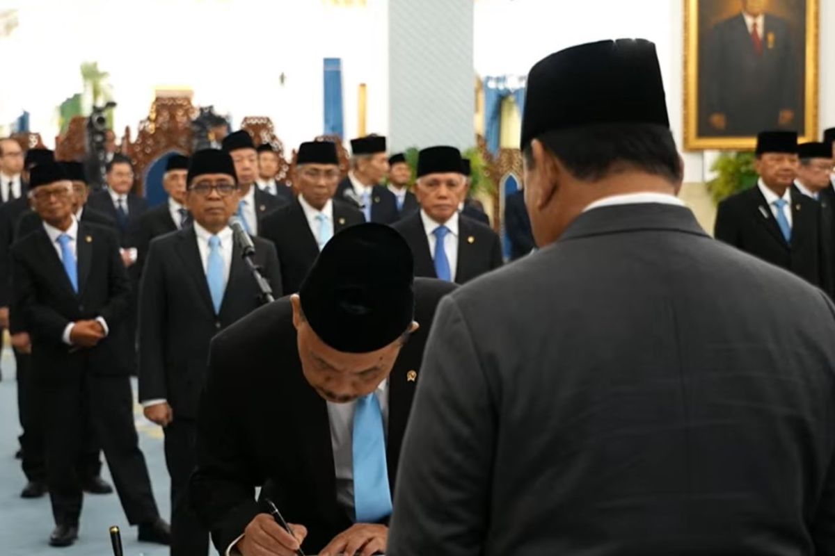 Prabowo swears in Syahganda as government communications chief