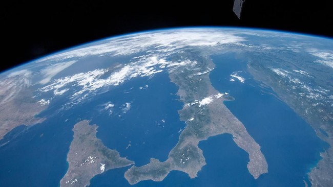 American Spy Satellite Suddenly Explodes in Orbit