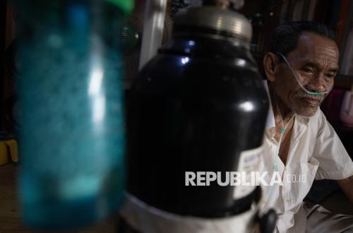 As Haze Obstructs Breathing, Free Oxygen Becomes Available for Residents