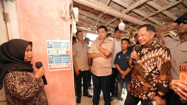 Minister of Home Affairs Tito Inspects BSPS Programme Implementation in Purwakarta