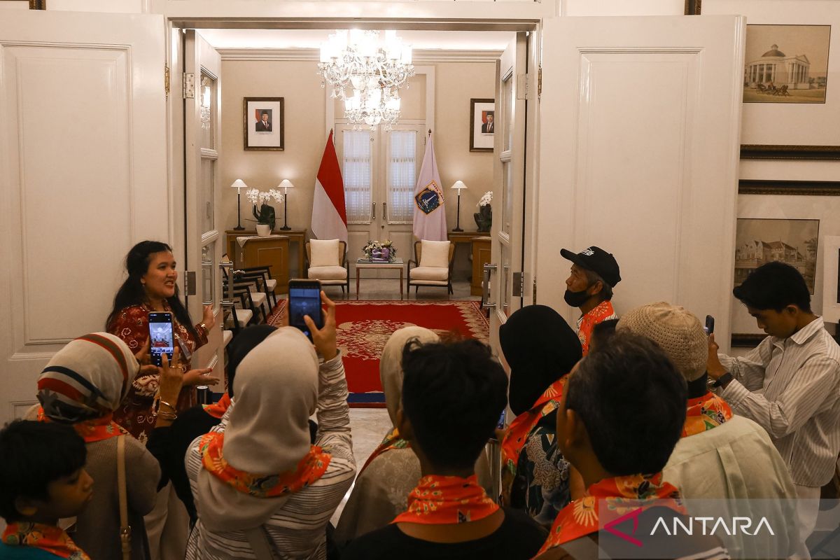 A Peek into the Jakarta Governor's Workspace: Trial of 'Namu Balai Kota' Programme Officially Opened to the Public!