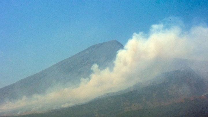 Mount Rinjani's Senaru Trail Reopens After Forest Fires