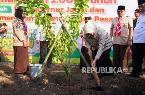 Santri Scout Camp: Donating Oxygen Through One Thousand Trees