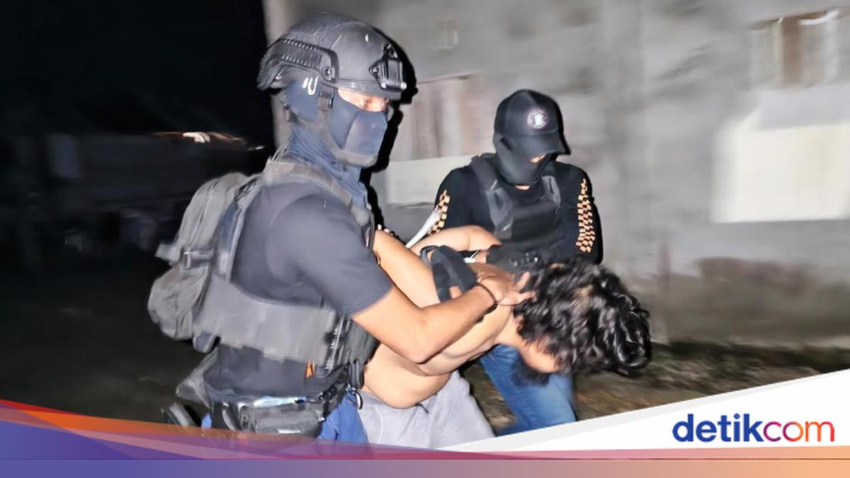 Densus 88 Arrests 12 Terrorism Suspects Across 6 Provinces