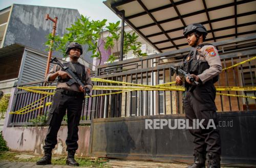 Densus 88 Counter-Terrorism Unit Arrests 12 Terror Suspects, Individual Roles Revealed
