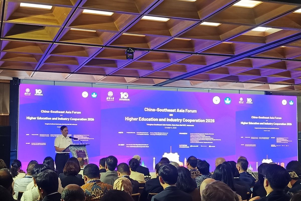 Luhut calls for faster seaweed downstreaming