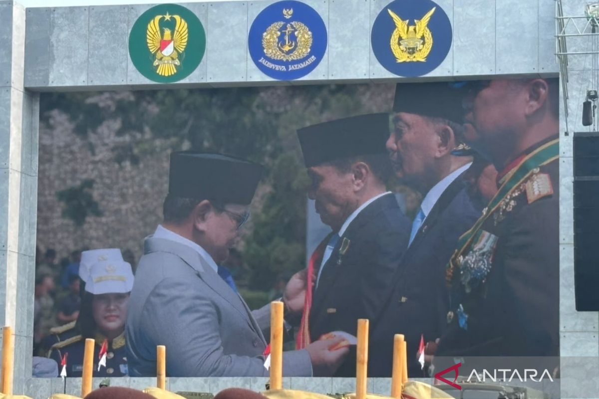 Prabowo bestows honours upon seven TNI figures