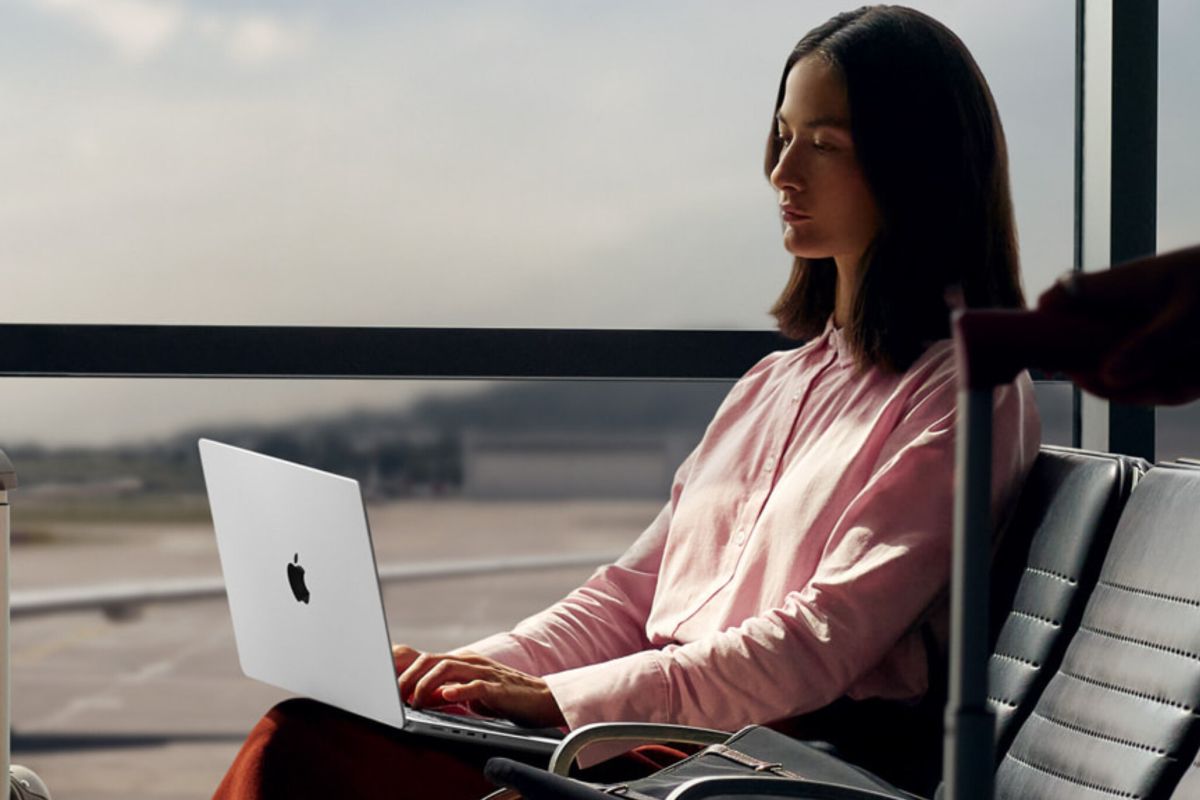 Touchscreen OLED MacBook Pro may be lighter