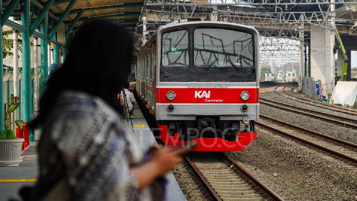 Local Trains Hit a Snag