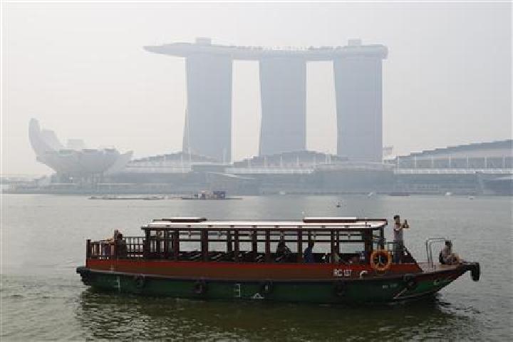 Singapore Air Quality Dips Overnight After Brief 'Moderate' Respite