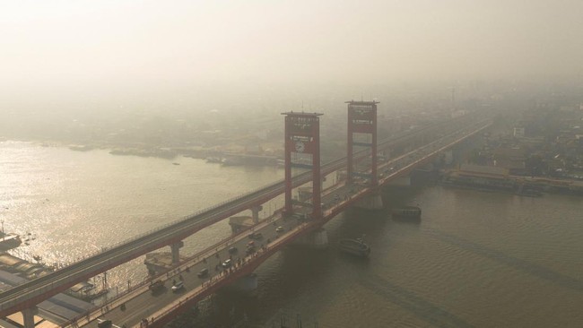 Students Protest Against South Sumatra Governor Over Forest Fire Crisis