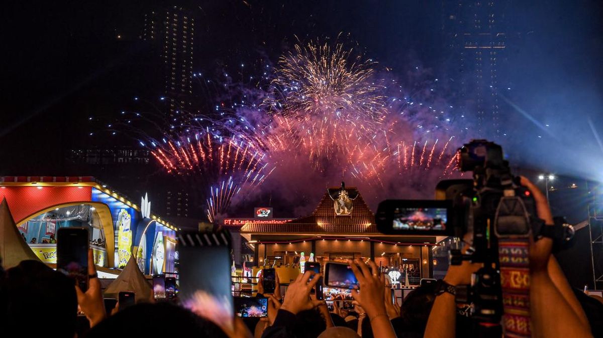 Loud Firecrackers During Maulid Celebration Disturb Jakarta Residents