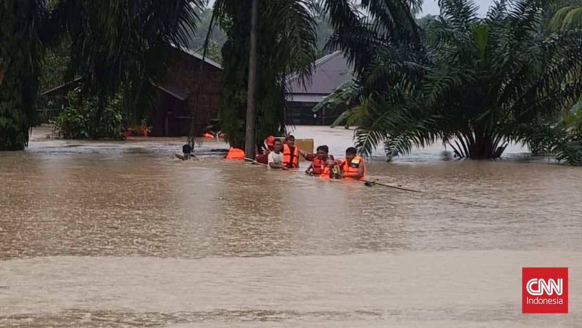 Floods Hit Langkat, North Sumatra; Besilam Bridge Impassable