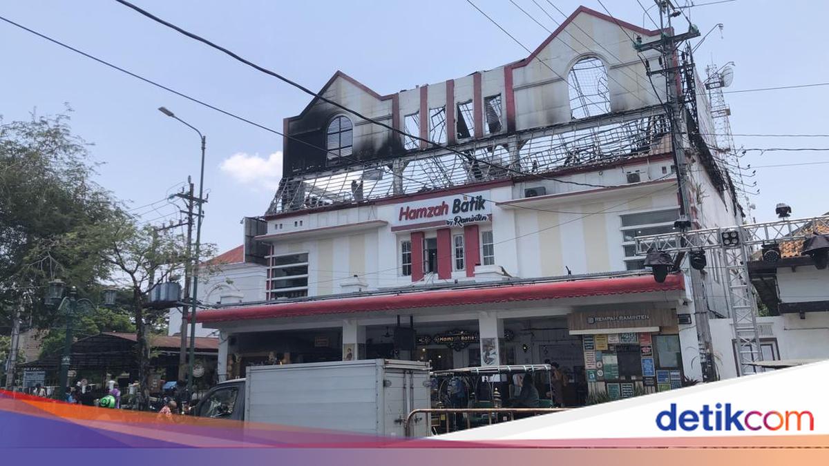 Hamzah Batik Malioboro Reopens Following Fire, Third Floor Remains Closed