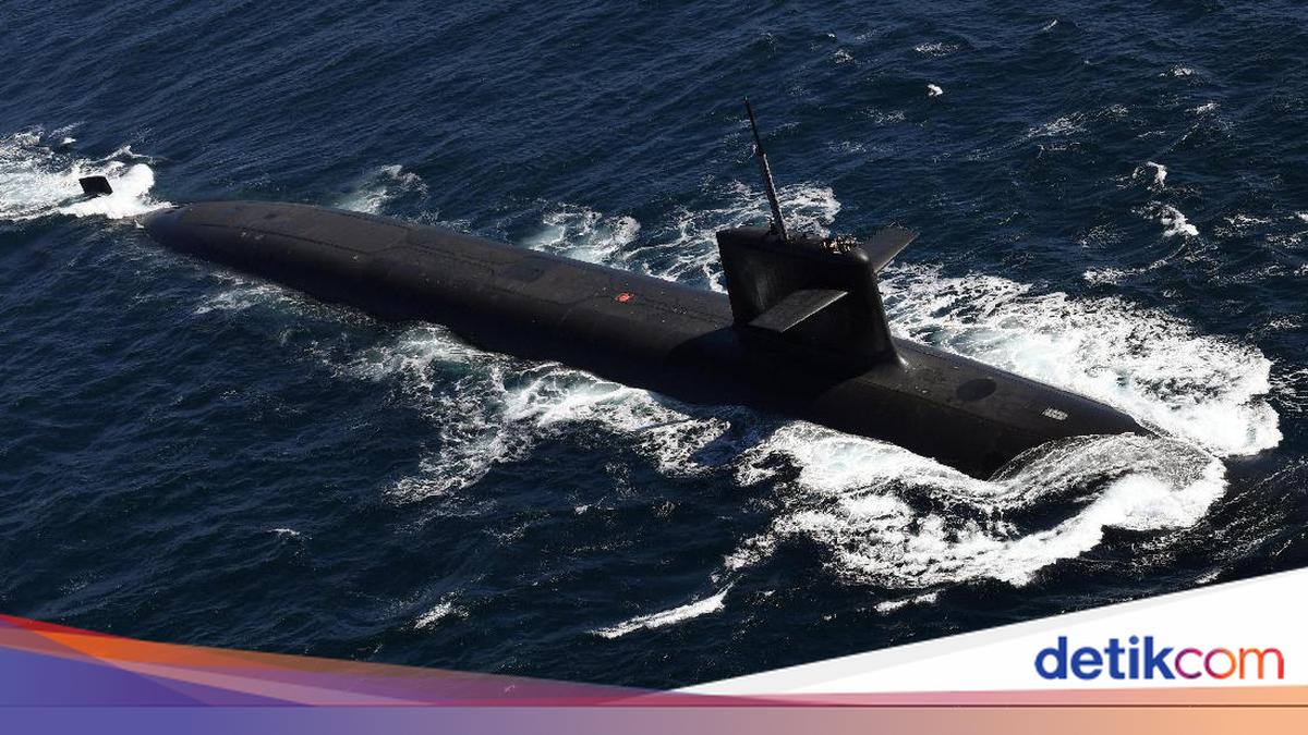 France Tests Nuclear-Capable Missile from Submarine under Macron's Supervision