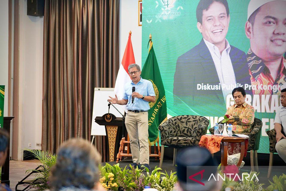 Rocky Gerung states Merah Putih Village Cooperatives require state support